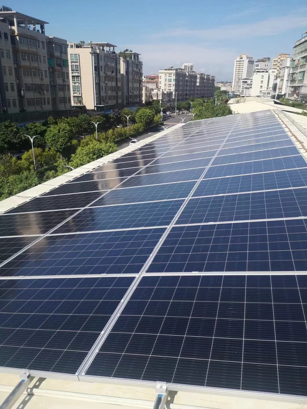 to The Power of The Sun Light up Life Solar Panel Canadian/Longi/Jinko/Ja Solar/Risen/Trinasolar/Yingli/Hanwha 585W 590W 595W 600W 605W 610W 615W 620W 625W 630W